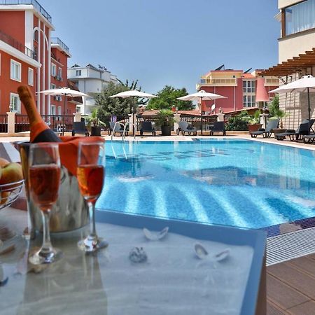 Апарт готель Vip Club Dolphin Coast Сонячний Берег Екстер'єр фото