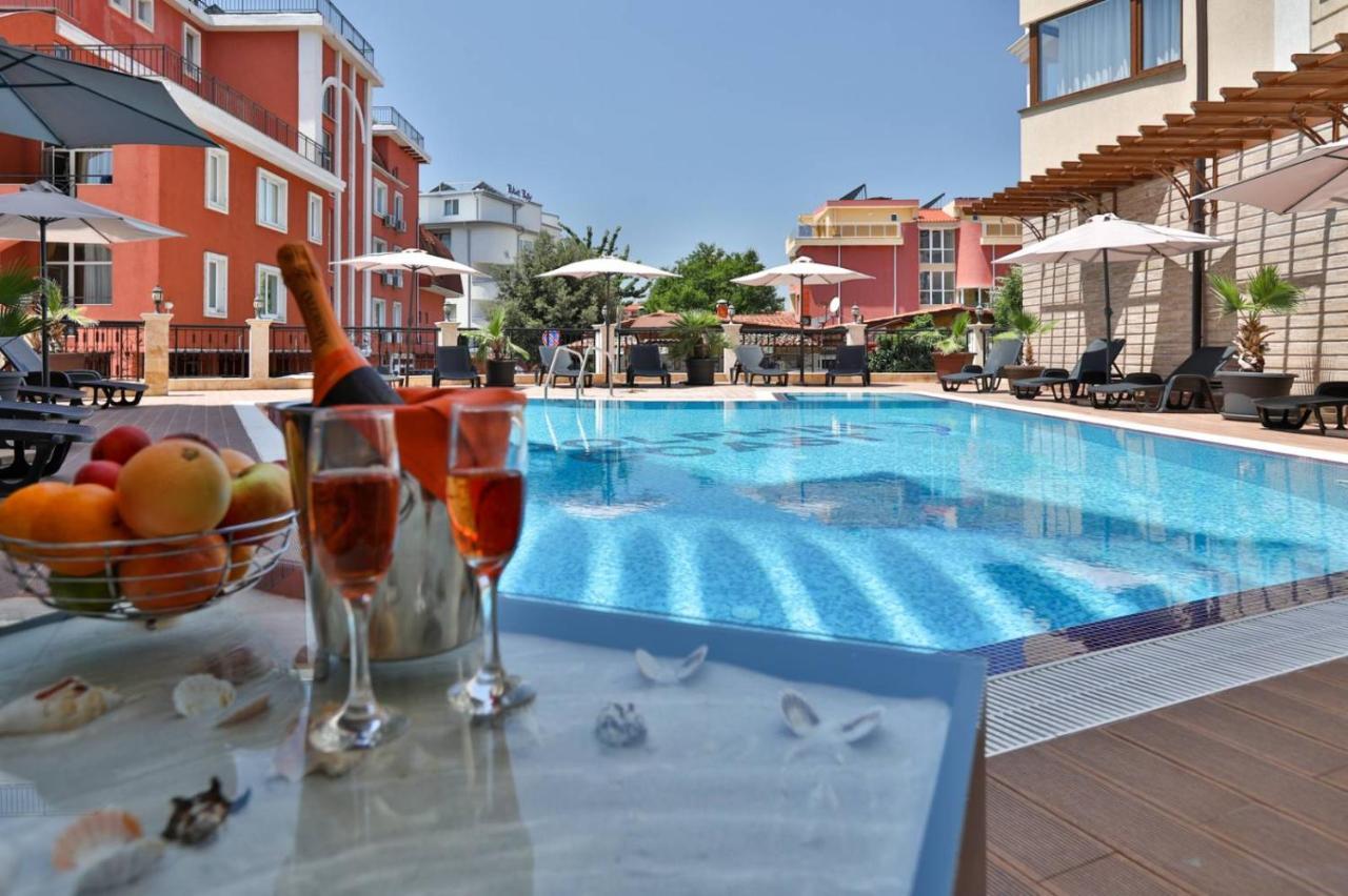 Апарт готель Vip Club Dolphin Coast Сонячний Берег Екстер'єр фото