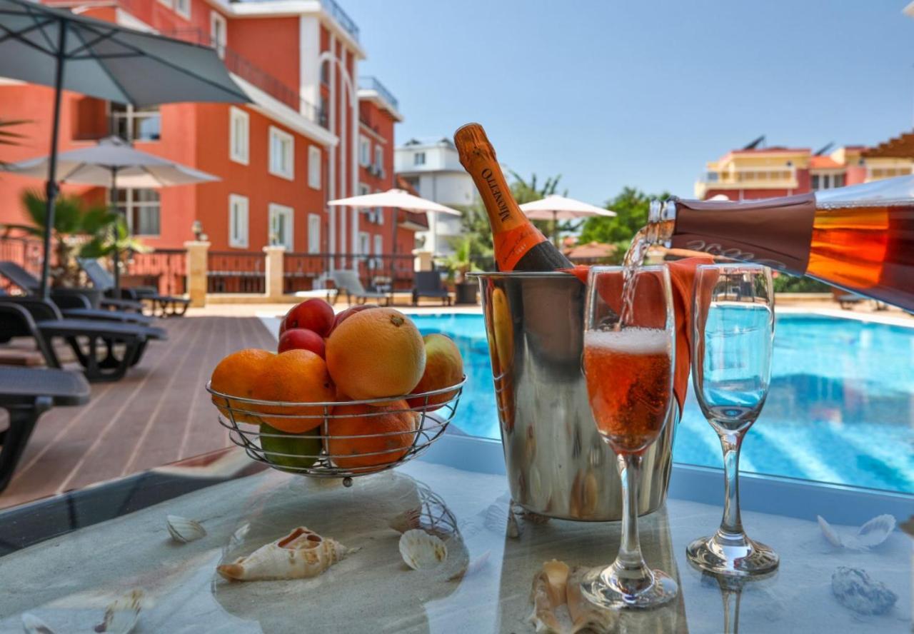 Апарт готель Vip Club Dolphin Coast Сонячний Берег Екстер'єр фото